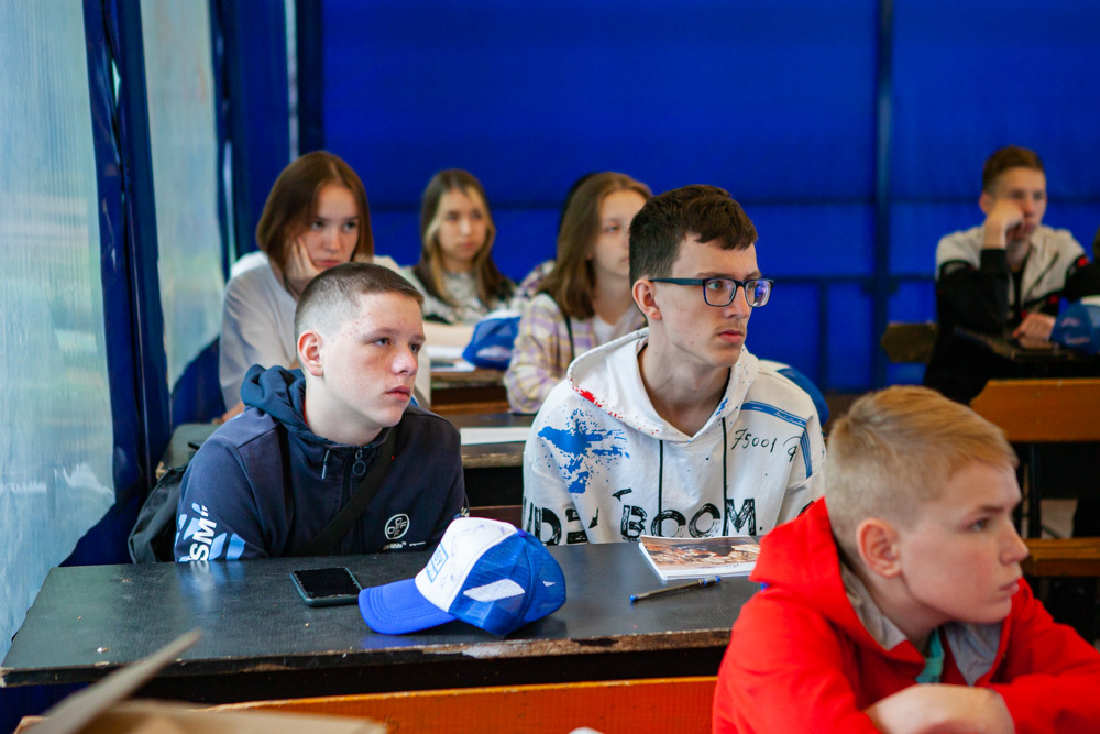 Проект проходил в СОЛ 'Буревестник' и объединил более 90 школьников со всей Республики Проект проходил в СОЛ 'Буревестник' и объединил более 90 школьников со всей Республики