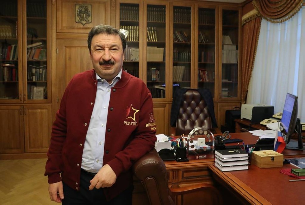 Владимир Мау: между экономикой и историей Владимир Мау: между экономикой и историей