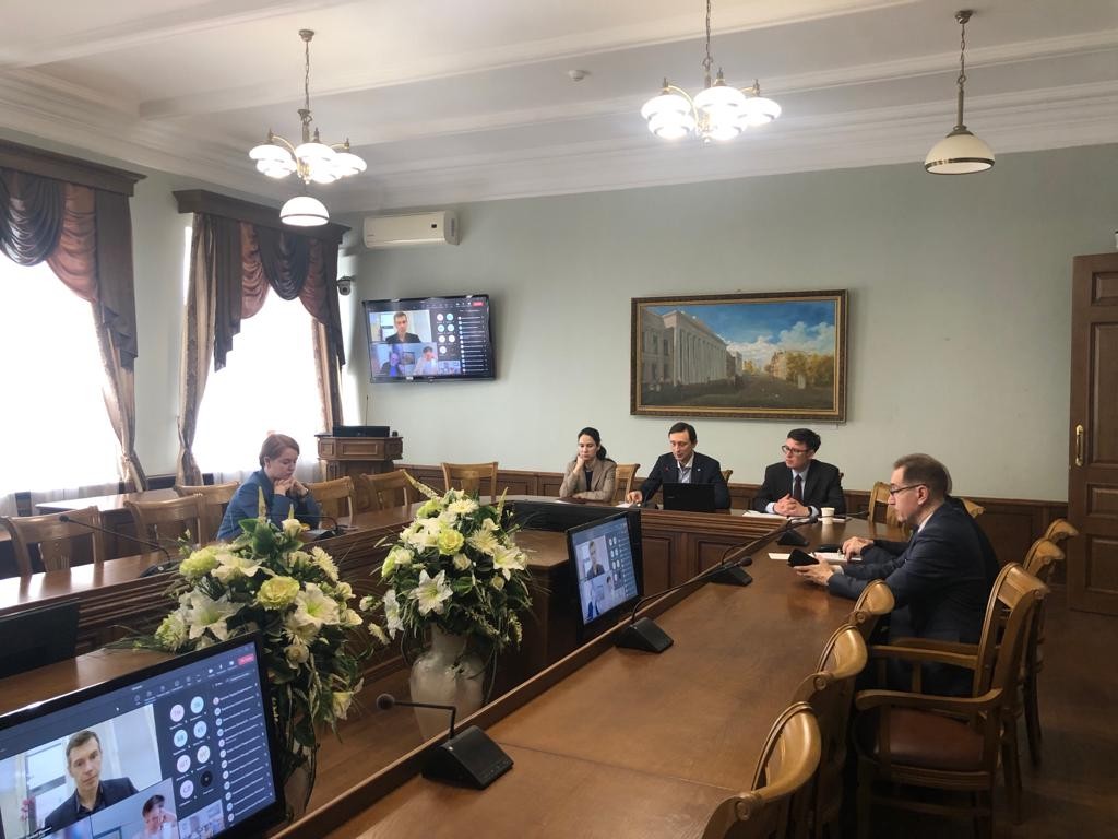 Прошел международный научный круглый стол 'Основные парадигмы в методологии исследования современных правовых систем' Прошел международный научный круглый стол 'Основные парадигмы в методологии исследования современных правовых систем'