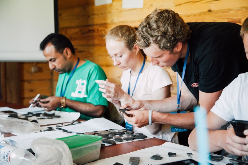 ��������