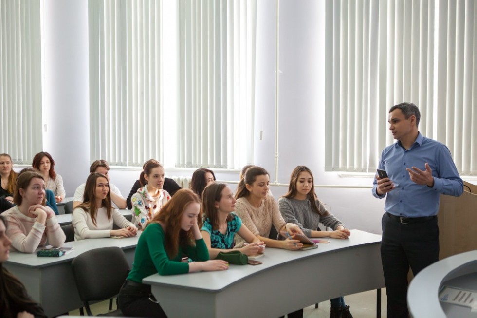 Professor from the Oxford University delivered a lecture at the Yelabuga Institute of KFU