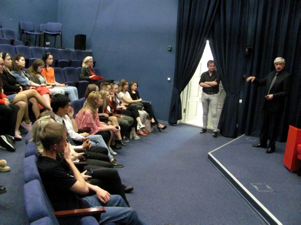 Тридцать три будущих абитуриента получили сертификаты начинающего журналиста Тридцать три будущих абитуриента получили сертификаты начинающего журналиста