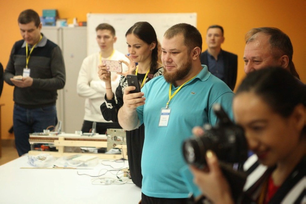 В Елабужском институте КФУ прошёл пресс-тур с участием представителей СМИ и блогеров В Елабужском институте КФУ прошёл пресс-тур с участием представителей СМИ и блогеров