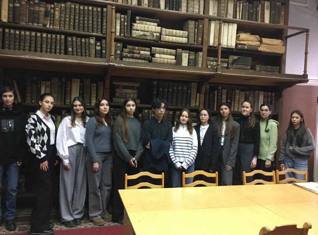 Студенты ИМОИиВ посетили Отдел рукописей и редких книг Студенты ИМОИиВ посетили Отдел рукописей и редких книг