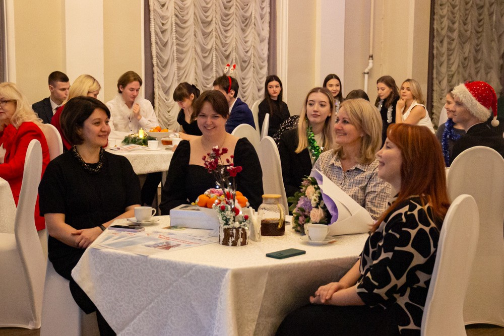 В Елабужском институте чествовали студентов-активистов В Елабужском институте чествовали студентов-активистов