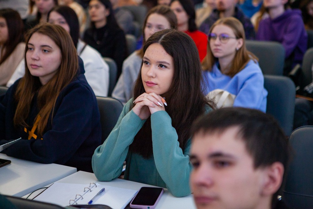 В Елабужском институте КФУ проходит просветительская акция 'Достижения России' В Елабужском институте КФУ проходит просветительская акция 'Достижения России'