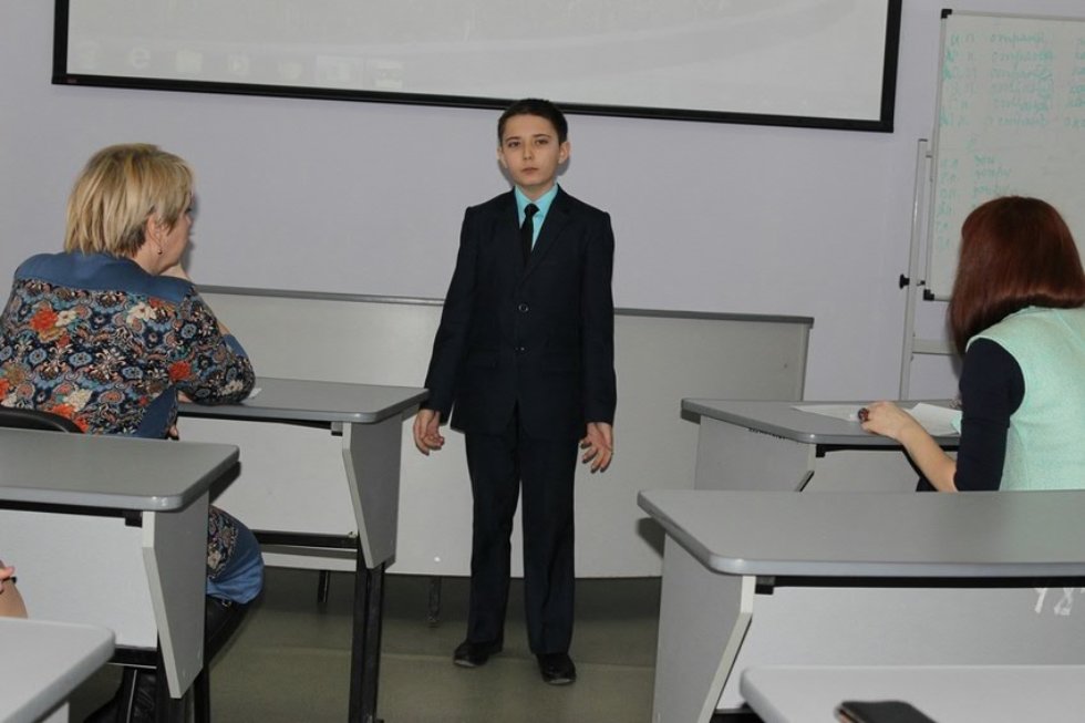 'Я знаю, что много чудесного видит земля...' 'Я знаю, что много чудесного видит земля...'