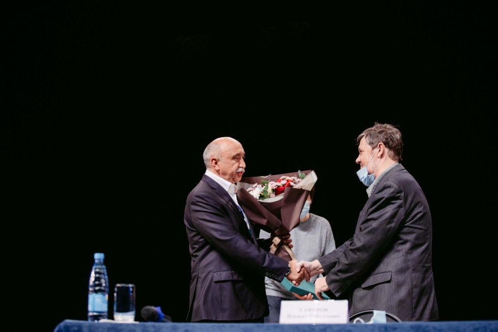 Ivan Stoikov introduced to team as Director of the Institute of Chemistry Ivan Stoikov introduced to team as Director of the Institute of Chemistry