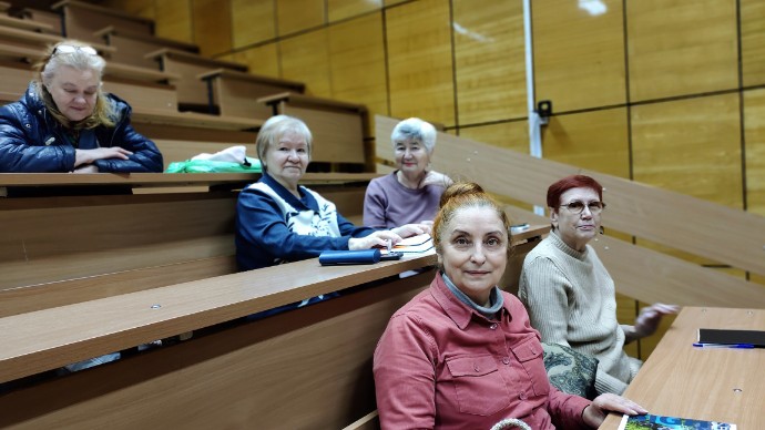 Студенты серебряного возраста изучают восточную генеалогию Студенты серебряного возраста изучают восточную генеалогию