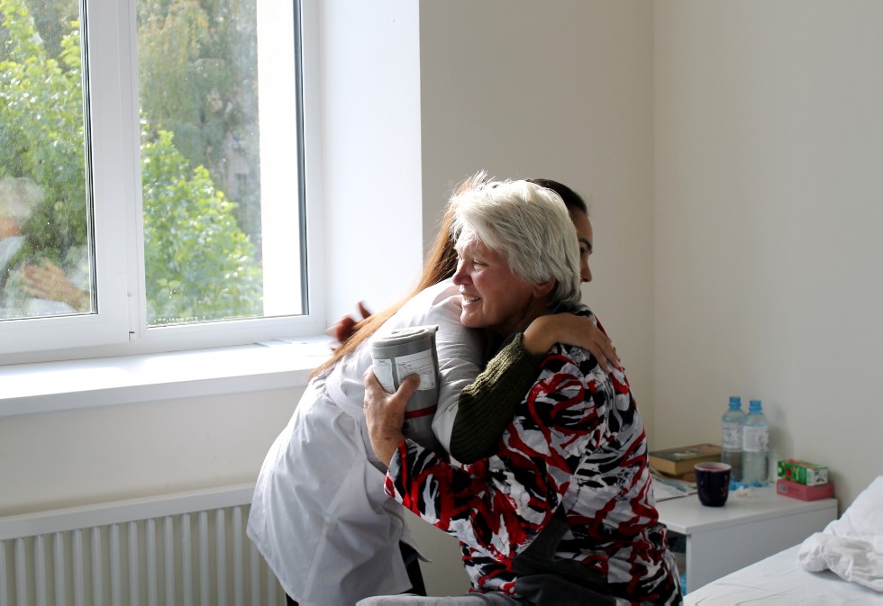 Студенты КФУ поздравили пациентов университетской клиники с Международным днем пожилых людей Студенты КФУ поздравили пациентов университетской клиники с Международным днем пожилых людей