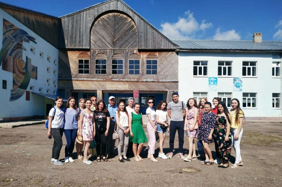 Студентлар Дөбъяз һәм Олы Битаман авылларына экспедициядә булдылар Студентлар Дөбъяз һәм Олы Битаман авылларына экспедициядә булдылар