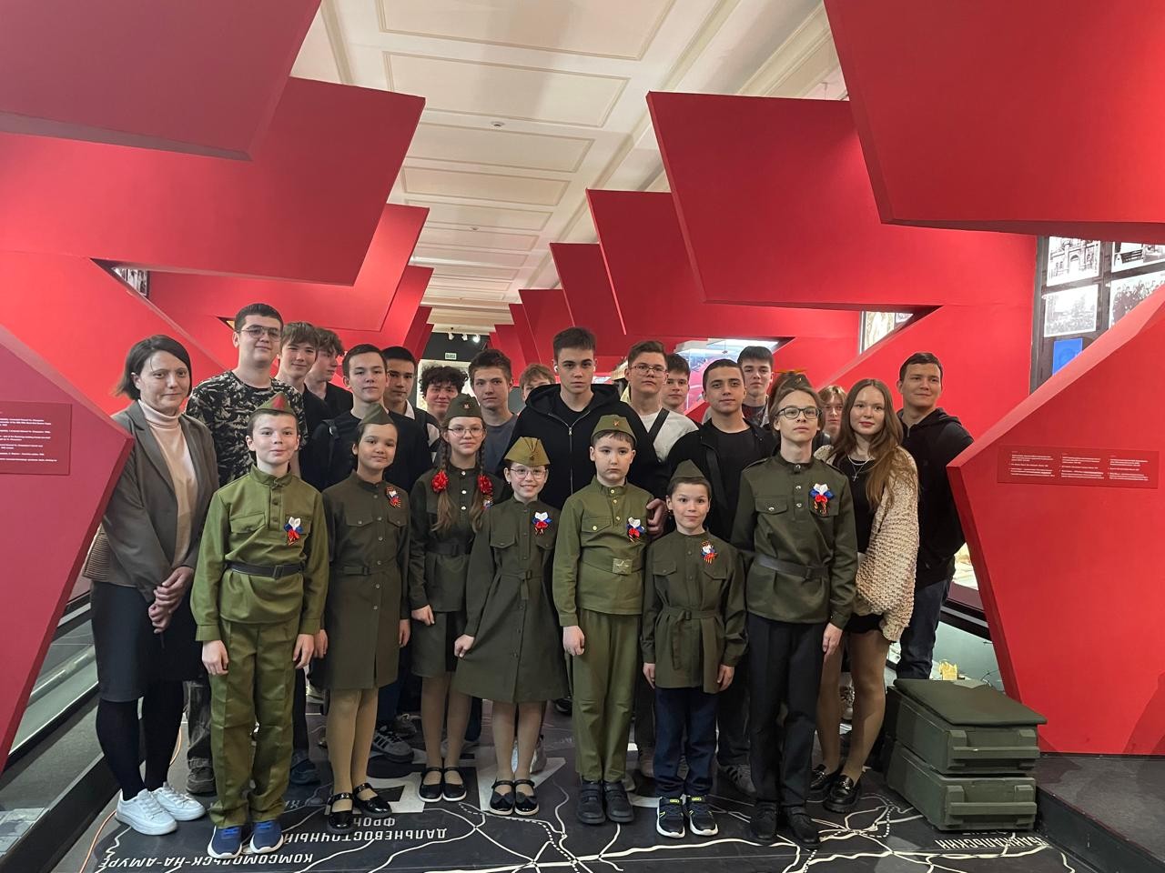 Деятельность детского театра 'Радуга' в рамках Десятилетия детства в России Деятельность детского театра 'Радуга' в рамках Десятилетия детства в России