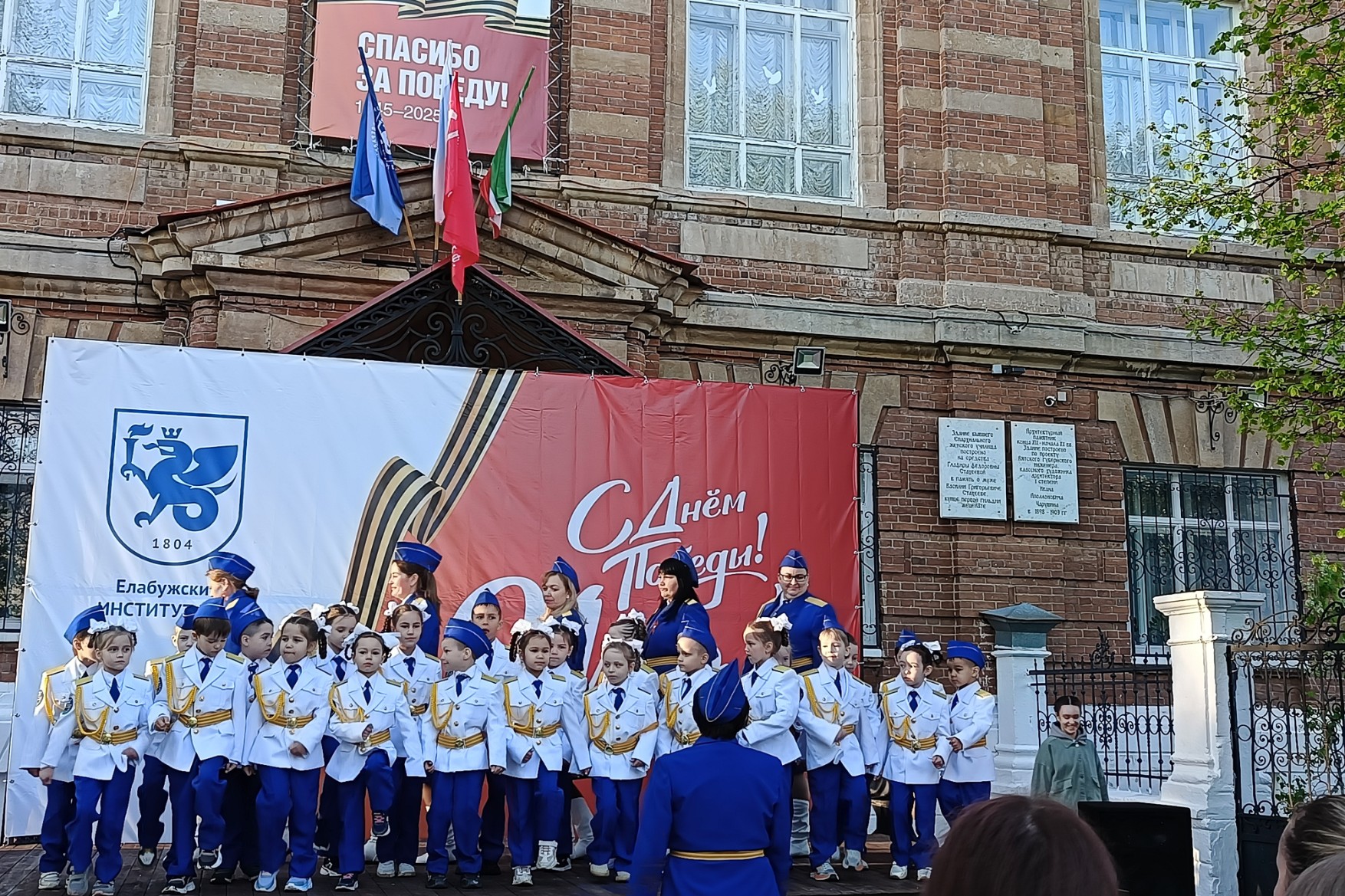 Состоялся мастер-класс 'Делаем георгиевские ленты' Состоялся мастер-класс 'Делаем георгиевские ленты'