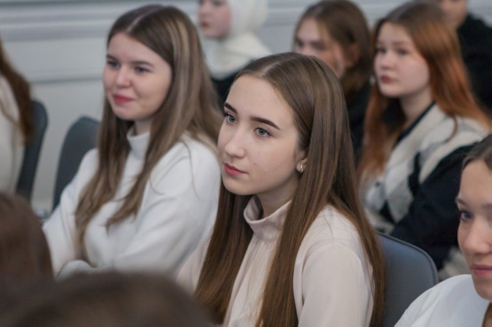 Директор Елабужского института Елена Мерзон встретилась со студентами-первокурсниками СПО