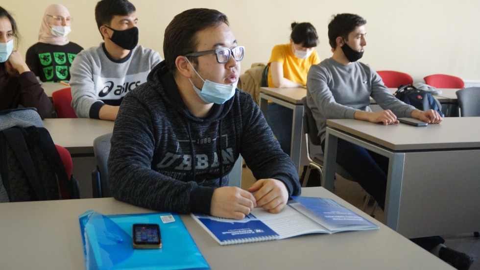 �������������  ������-������������ �����������, ����������� 100-����� �� ��� �������� ��������� ��� ���������