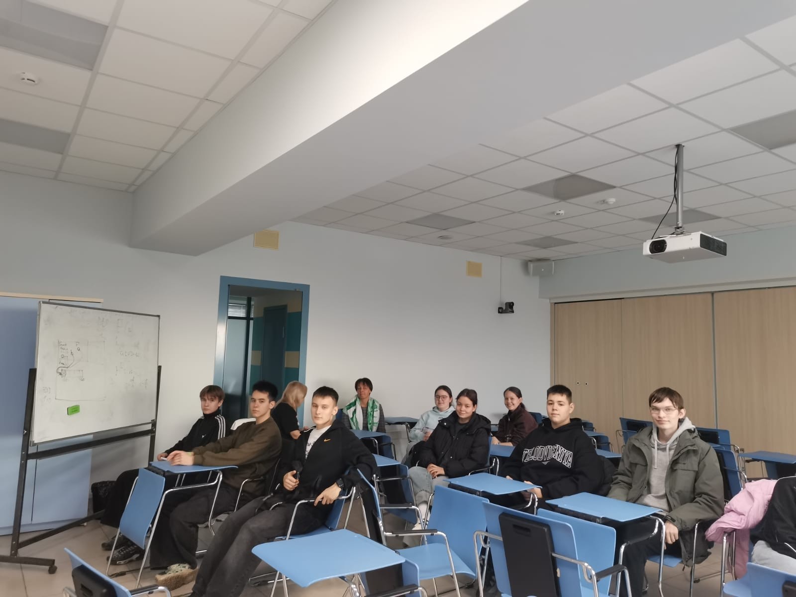 Учащиеся МБОУ СОШ №15 г. Сарапула познакомились с институтом социально-философских наук и массовых коммуникаций Учащиеся МБОУ СОШ №15 г. Сарапула познакомились с институтом социально-философских наук и массовых коммуникаций