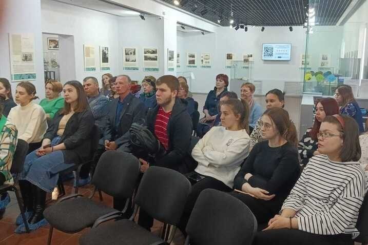 Выставку воинской славы посетили студенты Елабужского института КФУ Выставку воинской славы посетили студенты Елабужского института КФУ