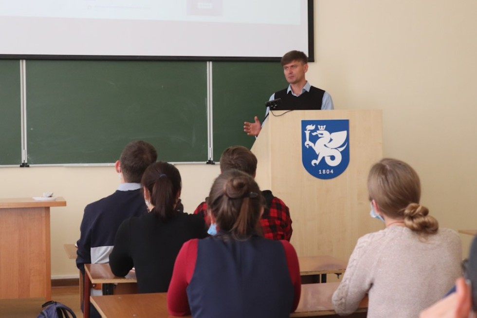 Студенты Елабужского института КФУ встретились с профессором КФУ Студенты Елабужского института КФУ встретились с профессором КФУ