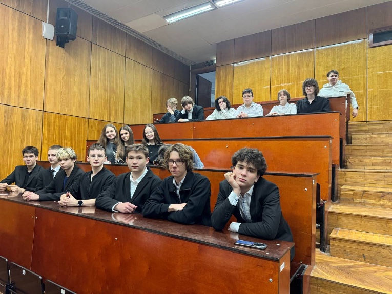 В Институте физики КФУ прошёл День открытых дверей В Институте физики КФУ прошёл День открытых дверей