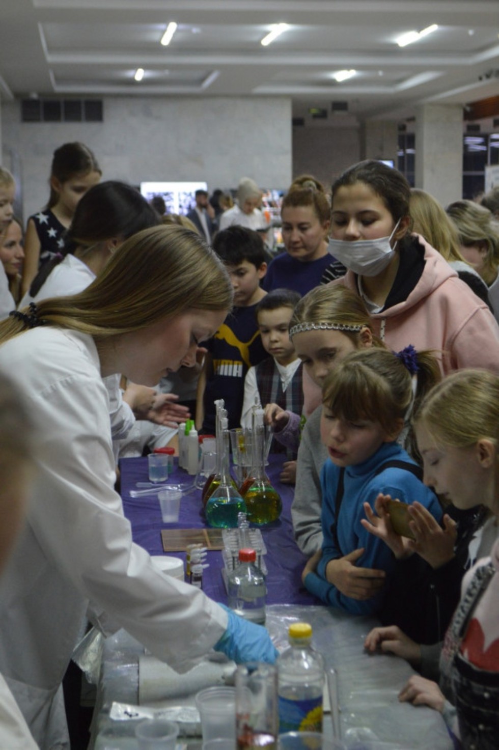 Студенты кафедры химического образования и 'PROНаука в КФУ: Техноночь' Студенты кафедры химического образования и 'PROНаука в КФУ: Техноночь'