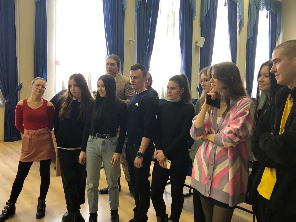 300 миллионов человек говорит по-французски, и мы в их числе. 300 миллионов человек говорит по-французски, и мы в их числе.