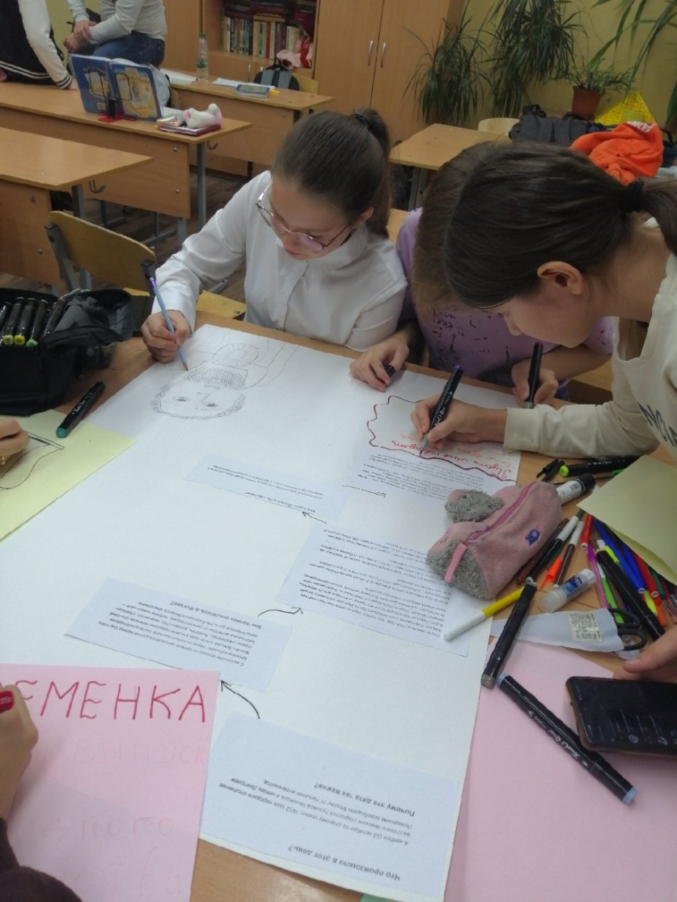 Доценты Высшей школы журналистики и медиакоммуникаций рассказали школьникам о том, как делается газета Доценты Высшей школы журналистики и медиакоммуникаций рассказали школьникам о том, как делается газета