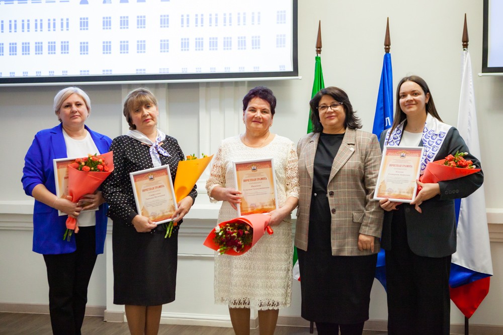 Состоялось торжественное заседание Ученого совета, приуроченное к 125-летию Елабужского института Состоялось торжественное заседание Ученого совета, приуроченное к 125-летию Елабужского института