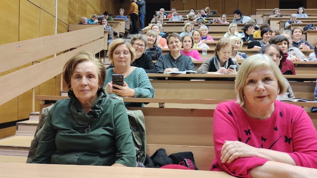 Слушатели Университета третьего возраста с большим интересом посещают лекции по истории Казани Слушатели Университета третьего возраста с большим интересом посещают лекции по истории Казани