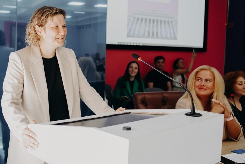 Выпускникам направлений Регионоведение России и Зарубежное регионоведение вручили дипломы Выпускникам направлений Регионоведение России и Зарубежное регионоведение вручили дипломы