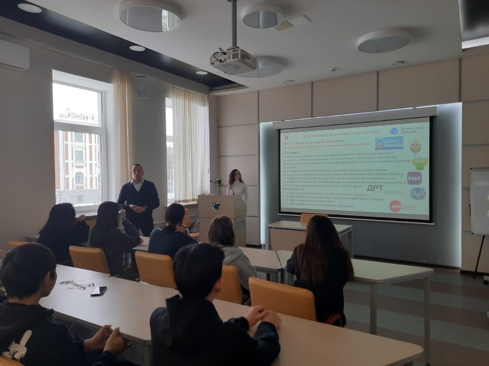 12 ������ � ���� ��� ������ ��������� ���������� �� �. ������ ��� 9, 10 � 11 �������.