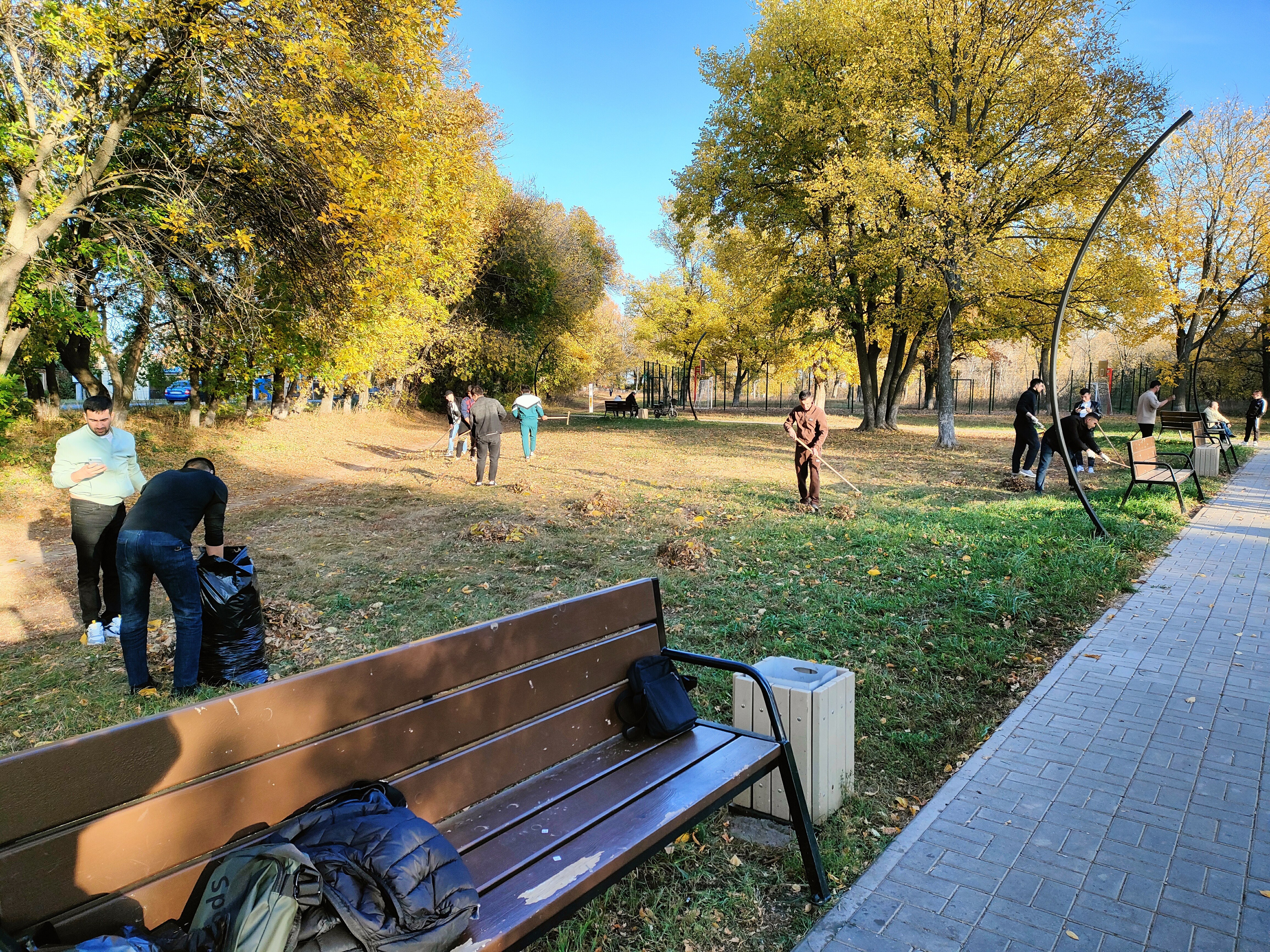 1 октября прошел 'Субботник' на территории Университетского парка 1 октября прошел 'Субботник' на территории Университетского парка