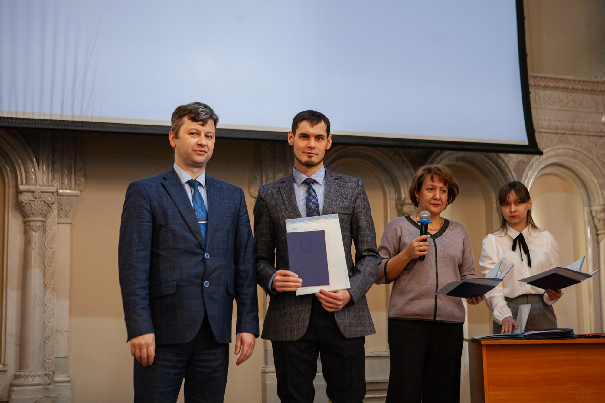 В Елабужском институте КФУ прошло торжественное вручение дипломов выпускникам магистратуры В Елабужском институте КФУ прошло торжественное вручение дипломов выпускникам магистратуры