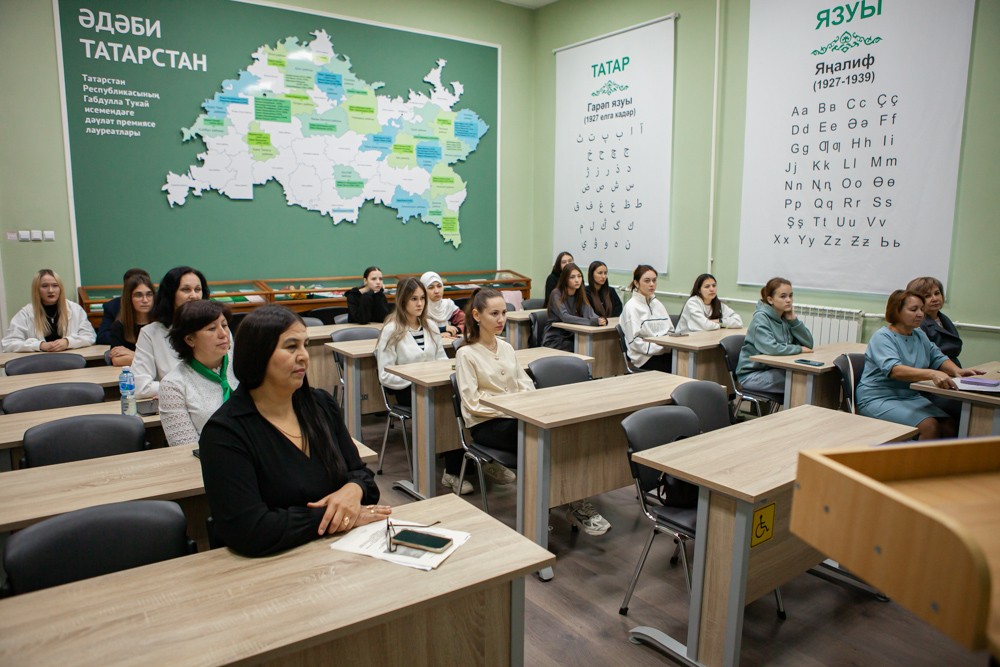 В Елабужском институте КФУ прошла I Всероссийская научно-практическая конференция им. Файзуллиной 'Теоретические и методические аспекты изучения и преподавания родных языков и литератур: история и современность' В Елабужском институте КФУ прошла I Всероссийская научно-практическая конференция им. Файзуллиной 'Теоретические и методические аспекты изучения и преподавания родных языков и литератур: история и современность'