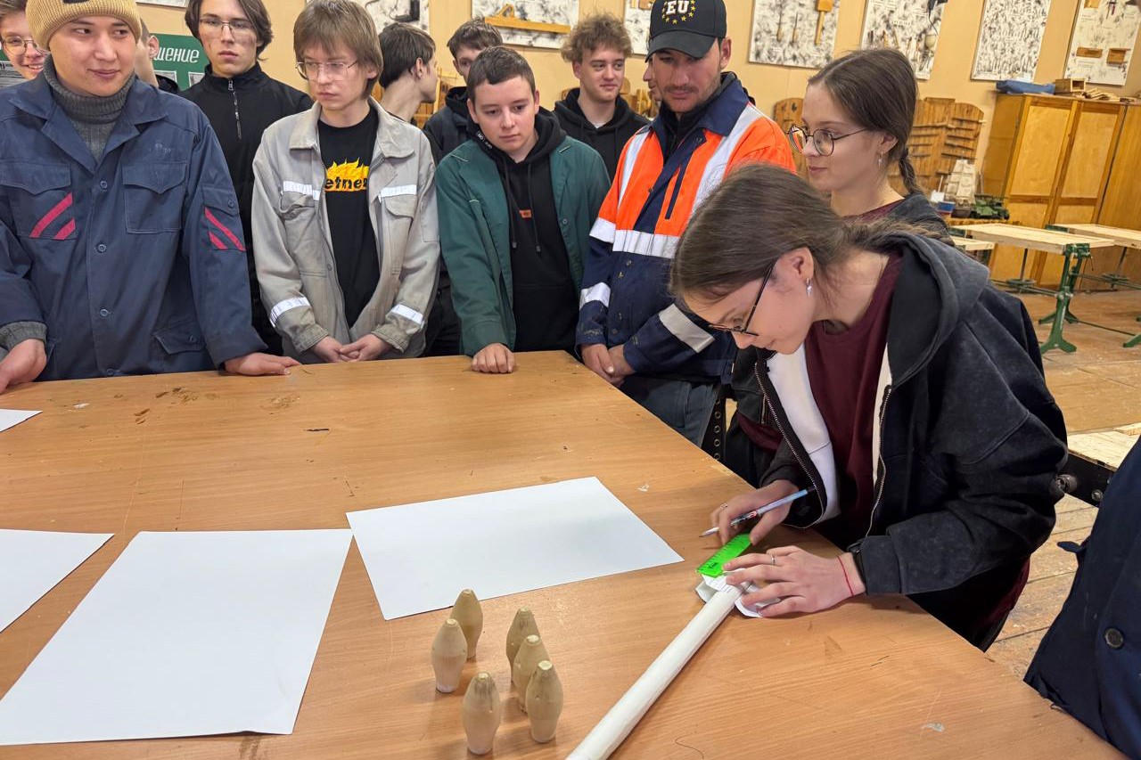 Мастер-класс по конструированию пневматических ракет провели студенты Мастер-класс по конструированию пневматических ракет провели студенты