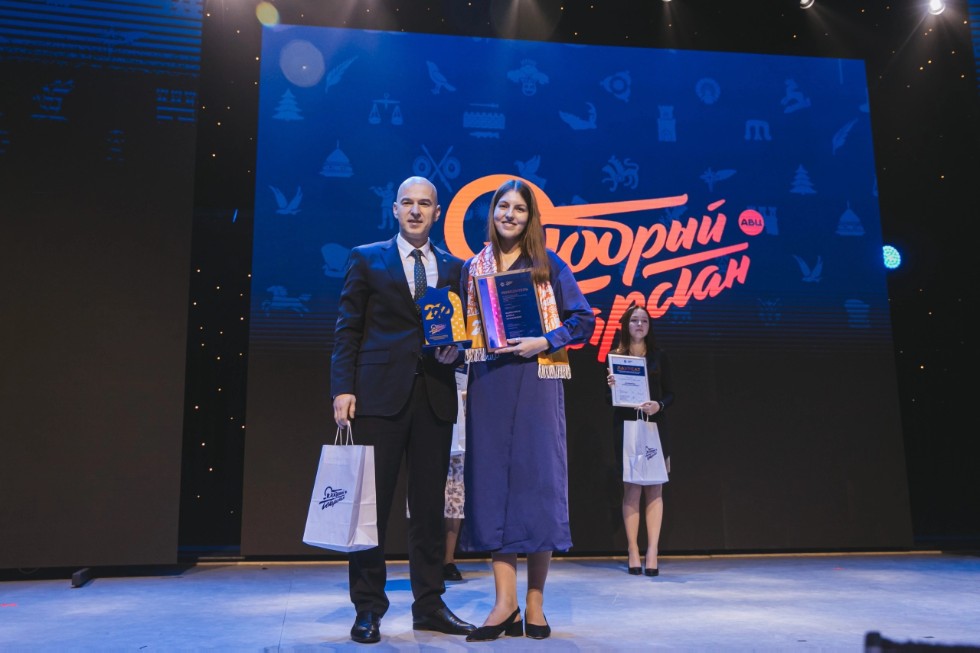 Файзулина Алена Камилевна, студентка группы 14.5-950, направление Туризм стала победителем республиканской премии в сфере добровольчества (волонтерства) 'Добрый Татарстан' в номинации 'Доброволец (волонтер) года в сфере туризма'