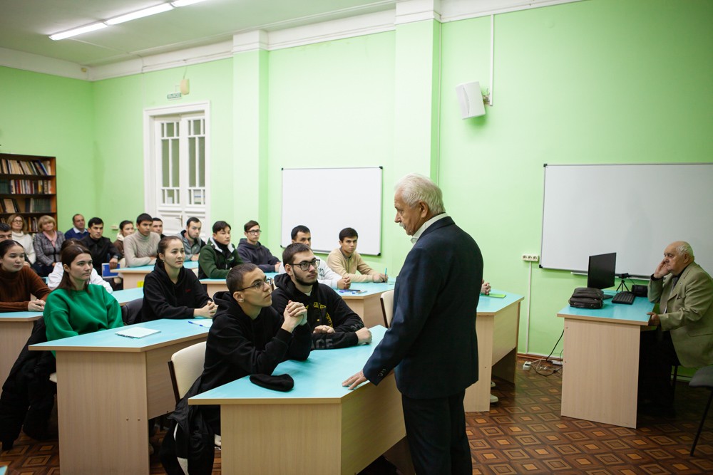 На отделении экономических и юридических наук состоялась встреча с жителем блокадного Ленинграда Владимиром Сергеевичем Громовым На отделении экономических и юридических наук состоялась встреча с жителем блокадного Ленинграда Владимиром Сергеевичем Громовым