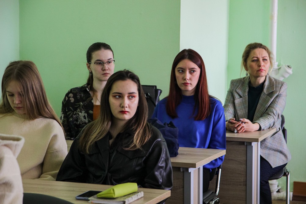 Учителя иностранного языка были приглашены на встречу со студентами Учителя иностранного языка были приглашены на встречу со студентами