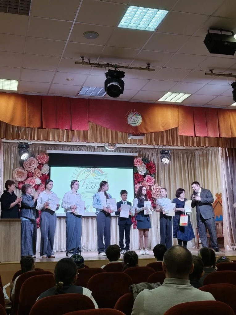 Преподаватели ИПО в составе жюри на школьной конференции Преподаватели ИПО в составе жюри на школьной конференции