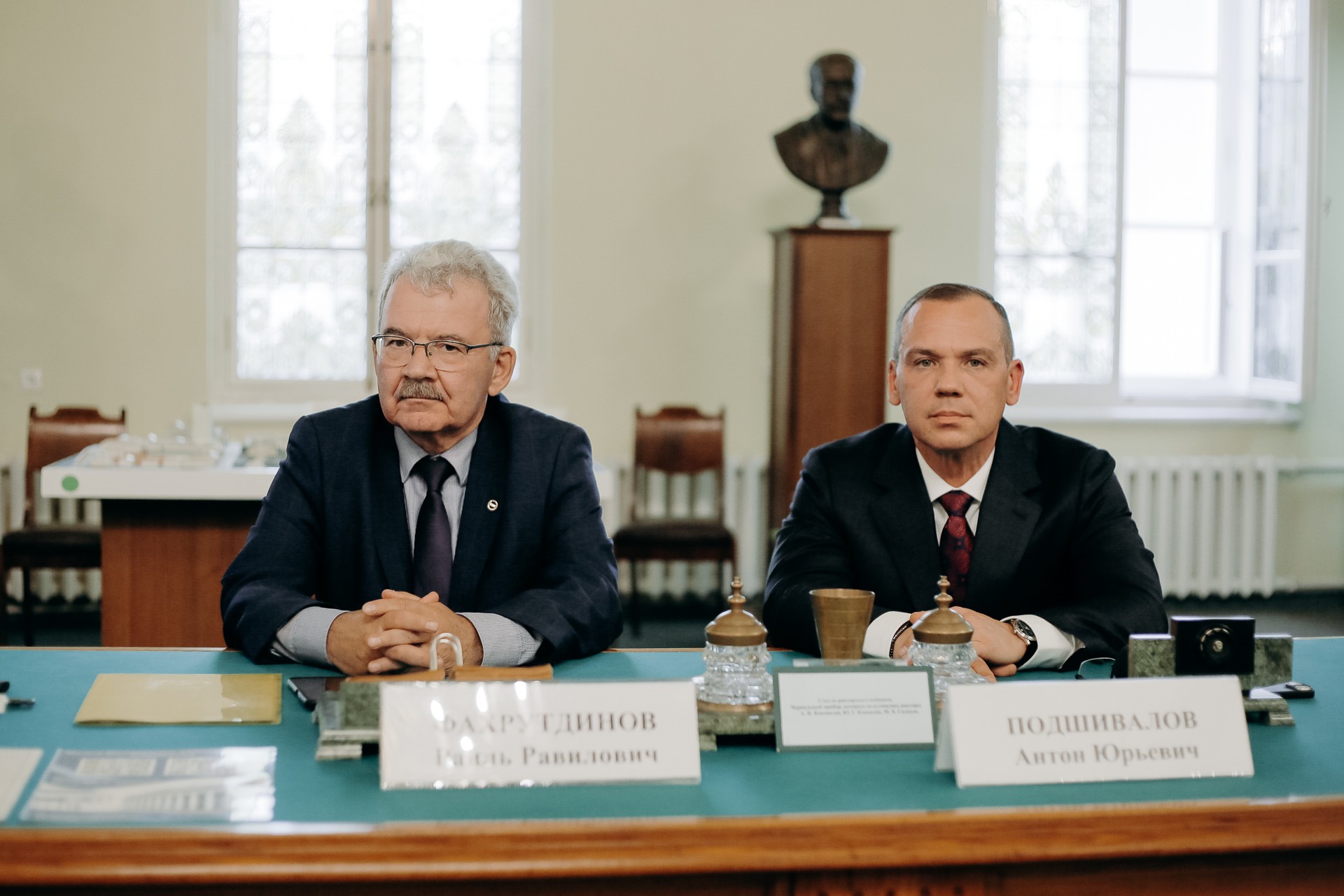 ����� ,�����, ������