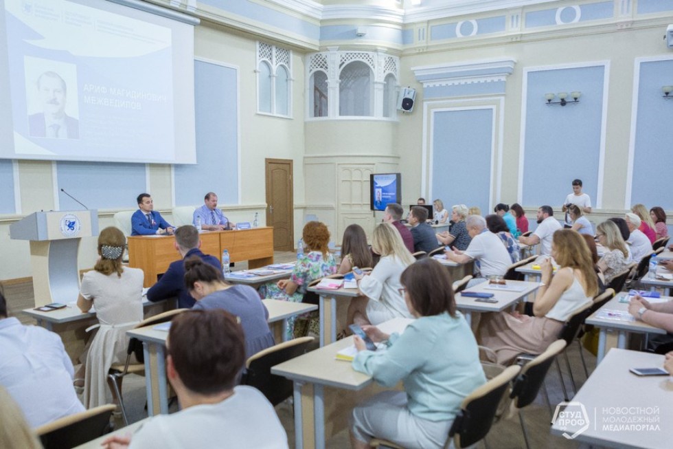 В КФУ обсудили современные подходы к гражданско-патриотическому воспитанию молодежи в студенческой среде В КФУ обсудили современные подходы к гражданско-патриотическому воспитанию молодежи в студенческой среде