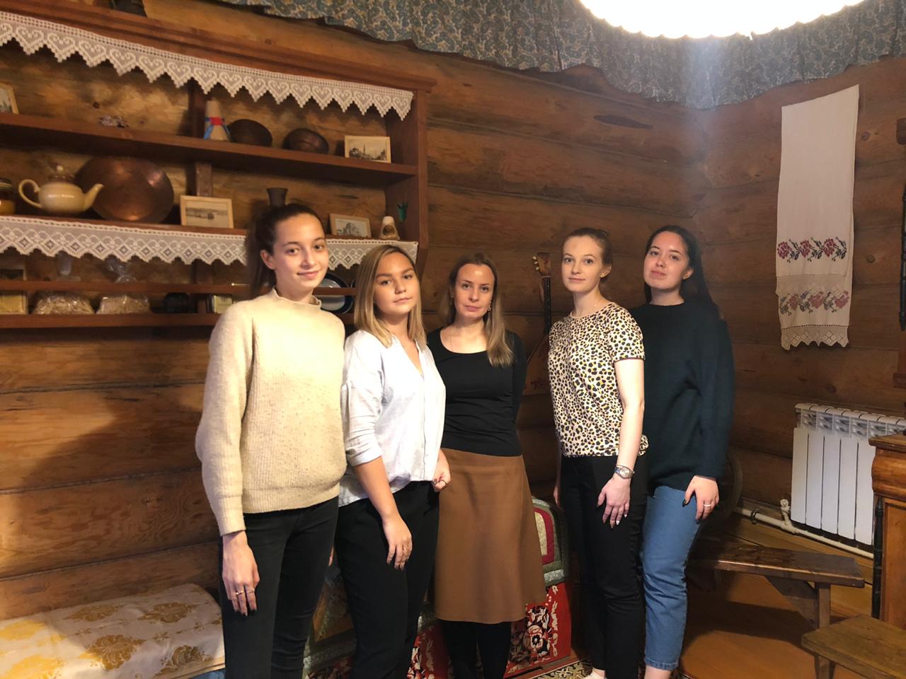 Погружаемся в межкультурную среду и переводим Погружаемся в межкультурную среду и переводим