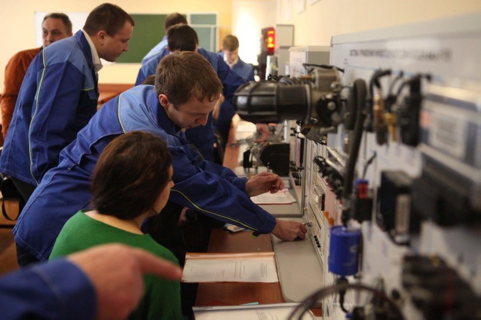 В Елабужском институте КФУ прошёл пресс-тур с участием представителей СМИ и блогеров В Елабужском институте КФУ прошёл пресс-тур с участием представителей СМИ и блогеров