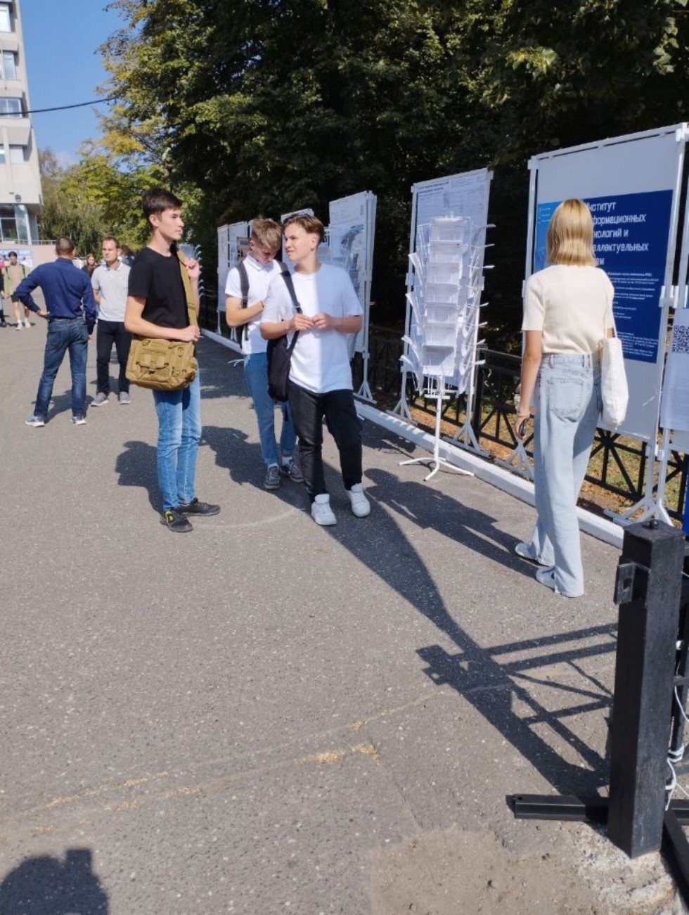 Впервые 1 сентября в День знаний в Казанском федеральном университете состоялась выставка 'Знания, рождённые в КФУ'. Впервые 1 сентября в День знаний в Казанском федеральном университете состоялась выставка 'Знания, рождённые в КФУ'.