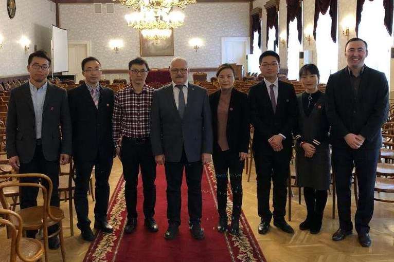 Researcher delegation from Hunan Normal University