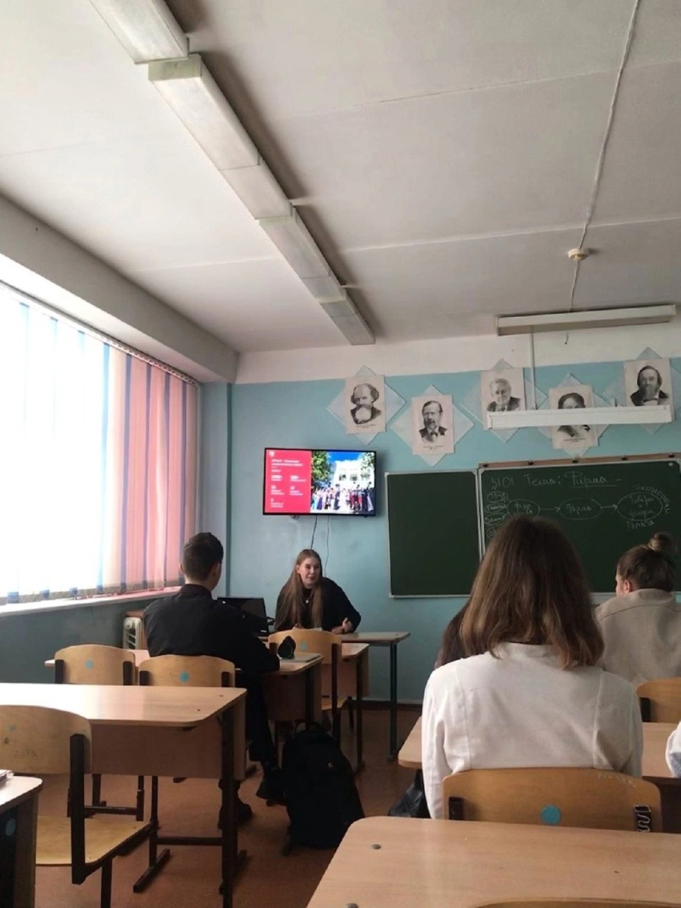 Староста группы 14.5-151 Крылова Валерия посетила МБУ школа 72. Самарская область, город Тольятти