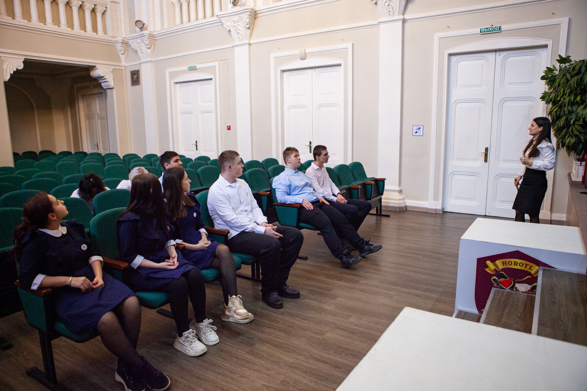 Школьники из Лисичанска и Рубежного завершили первую неделю учебы в 'Университетской' школе Школьники из Лисичанска и Рубежного завершили первую неделю учебы в 'Университетской' школе