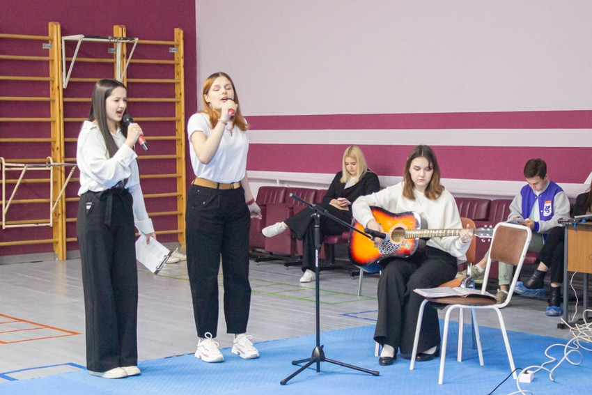 Посвященный 9 Мая гитарный вечер прошел в Елабужском институте КФУ Посвященный 9 Мая гитарный вечер прошел в Елабужском институте КФУ