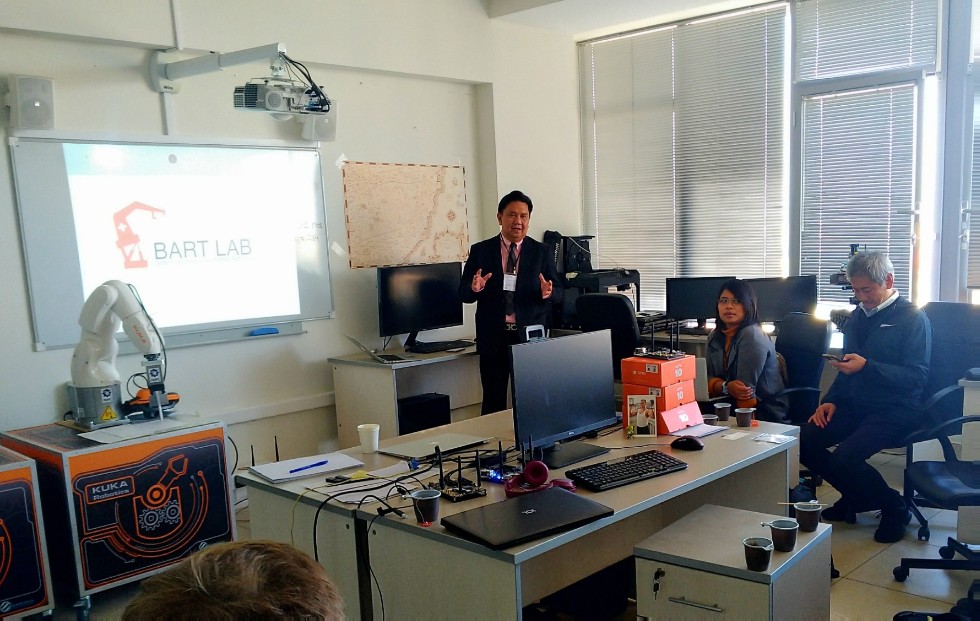 Визит делегаций Таиланда и Японии в Лабораторию интеллектуальных робототехнических систем Визит делегаций Таиланда и Японии в Лабораторию интеллектуальных робототехнических систем