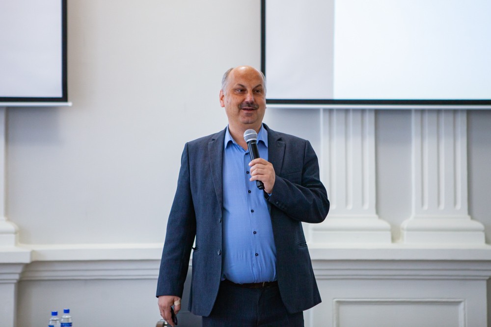 В Елабужском институте КФУ прошла встреча с Голубицким А.В., директором МБОУ СОШ 'Школа будущего' В Елабужском институте КФУ прошла встреча с Голубицким А.В., директором МБОУ СОШ 'Школа будущего'