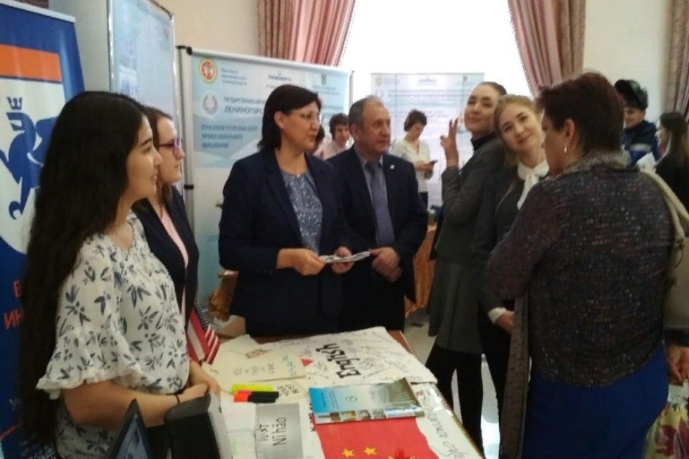 Знакомство со школьниками продолжается Знакомство со школьниками продолжается